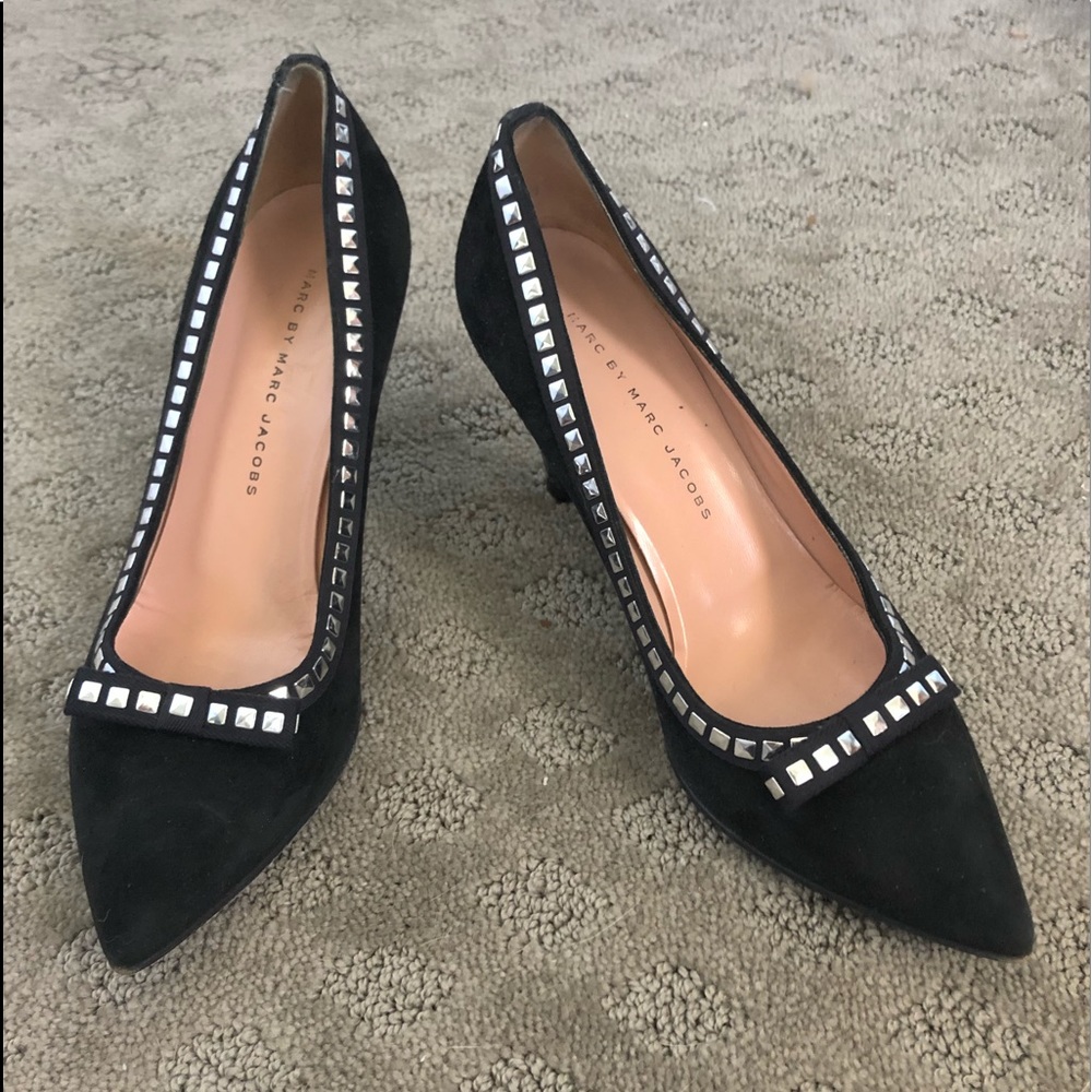 MARC by Marc Jacobs Studded Suede Low heeled pumps